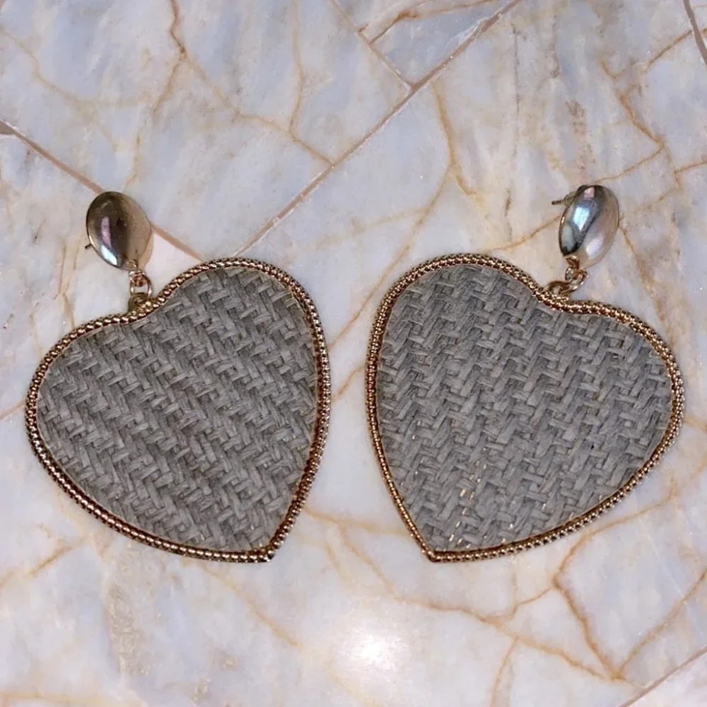 Crystal Collection Large‎ Heard Earring - Picture 5 of 10